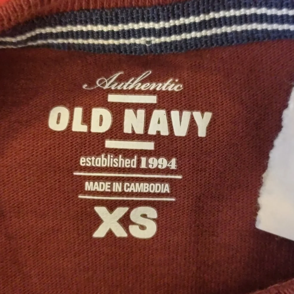 Old Navy Boys XS 5 Burgundy Long Sleeve Crew Neck Cotton Tee Shirt NWT